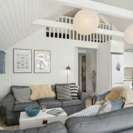 Cozy Summer House Close To The 別荘 *