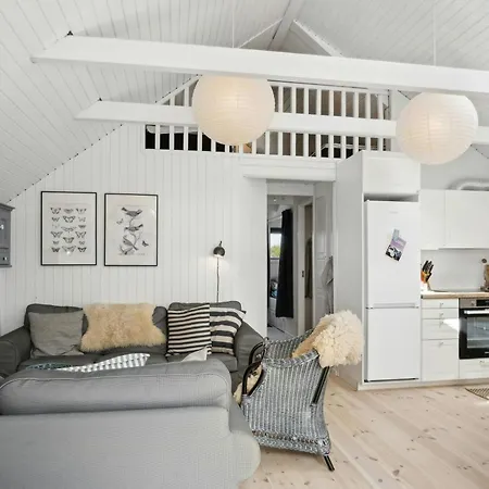 Cozy Summer House Close To The 別荘 *