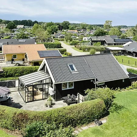 Cozy Summer House Close To The * Sjølund